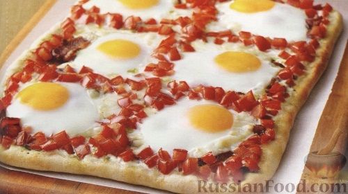 Пицца с помидорами и яйцами