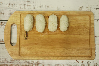 Яичные рулетики с рисом и тунцом