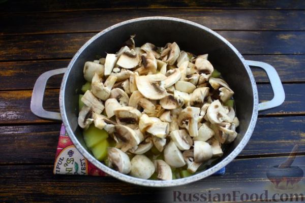 Тушёная картошка с индейкой, тыквой и грибами