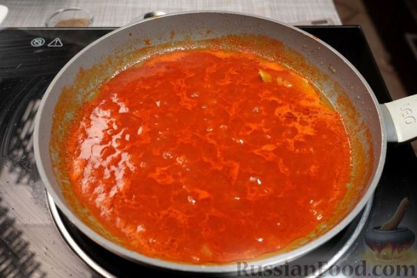 Куриные тефтели с тыквой, запечённые в томатном соусе