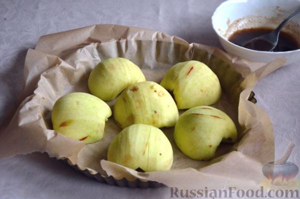 Запеченные яблоки с сахарно-коричной посыпкой