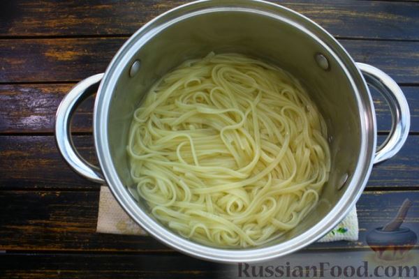 Спагетти в сырно-сливочном соусе