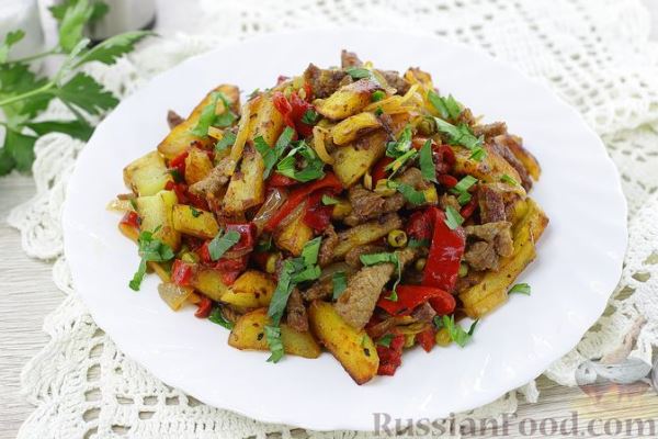 Жареный картофель с мясом и овощами